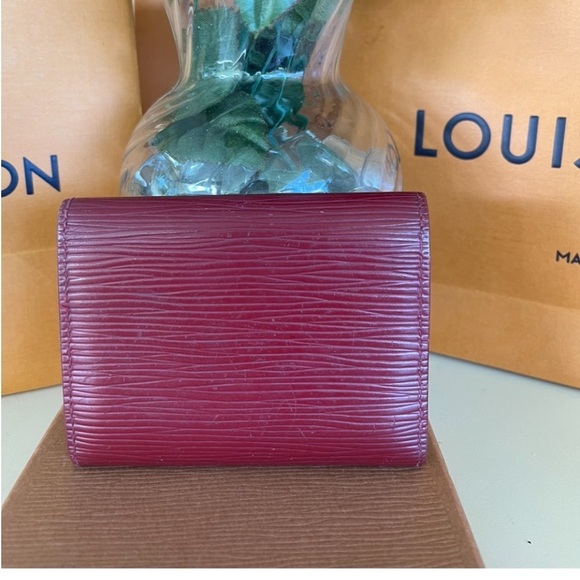 Authentic Louis Vuitton epi card holder❤️❤️❤️ - Picture 2 of 12